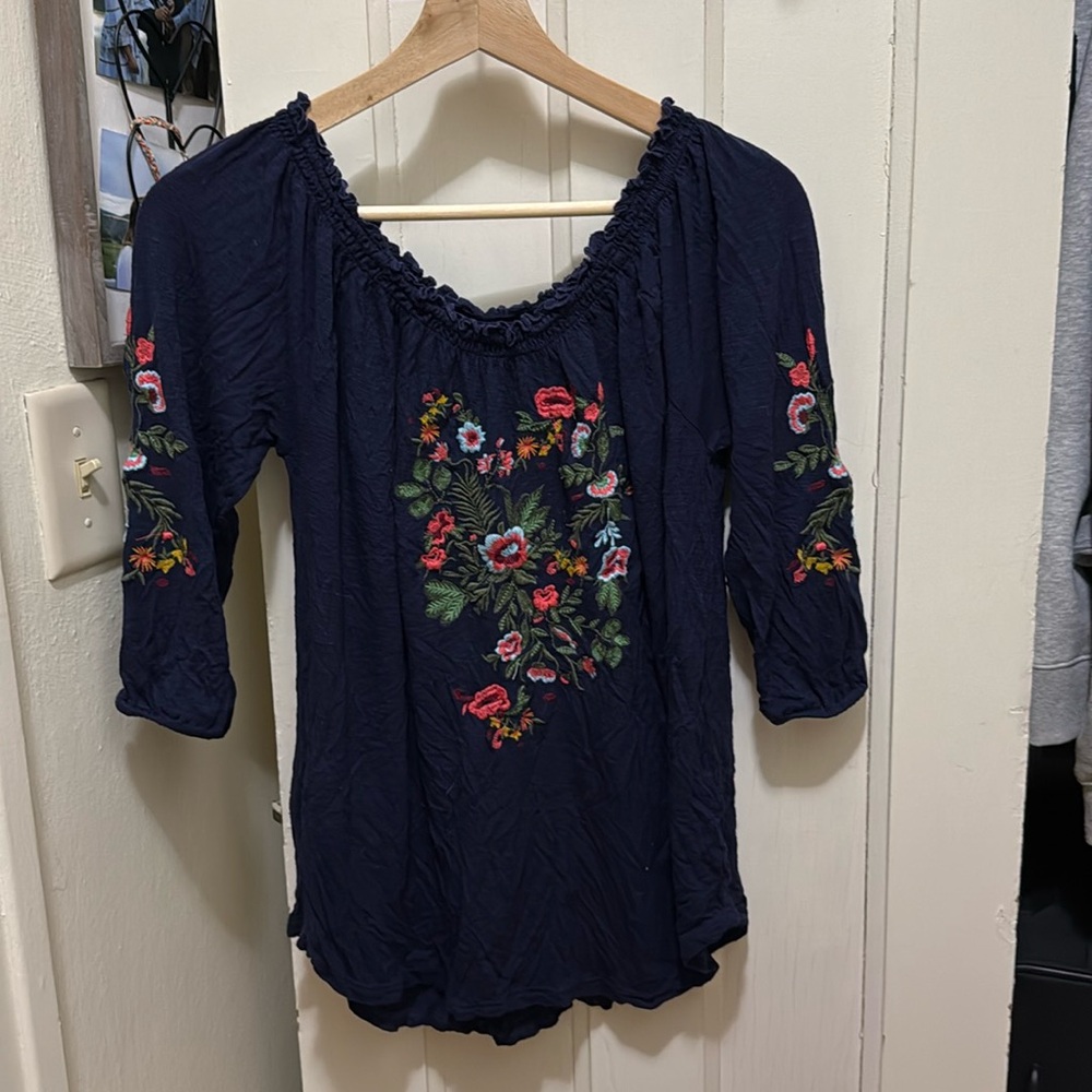Ruff Hewn Floral Scoop Neck Cropped Sleeve Top